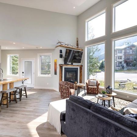 Ski In Ski Out With Huge Game Room And Hot Tub Fernie Zewnętrze zdjęcie