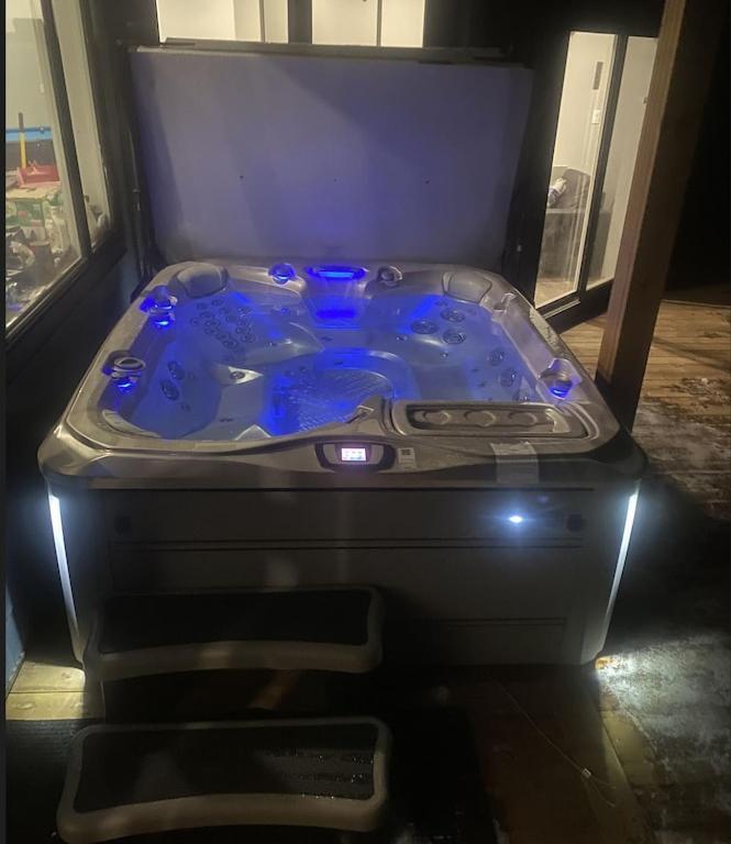 Ski In Ski Out With Huge Game Room And Hot Tub Fernie Zewnętrze zdjęcie