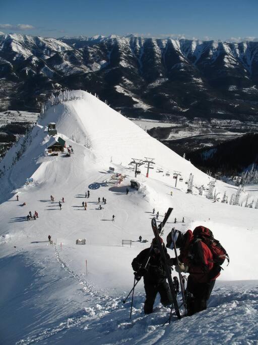 Ski In Ski Out With Huge Game Room And Hot Tub Fernie Zewnętrze zdjęcie
