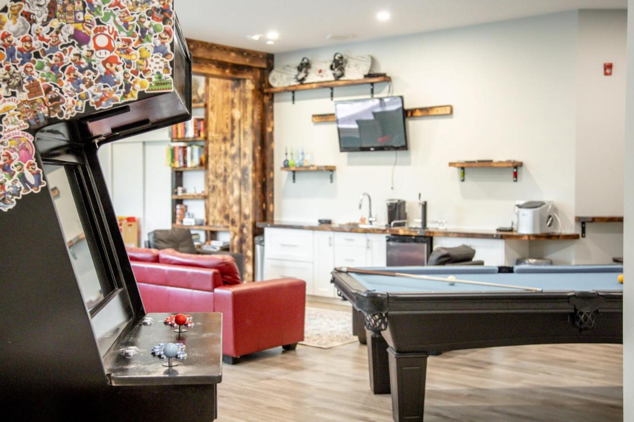 Ski In Ski Out With Huge Game Room And Hot Tub Fernie Zewnętrze zdjęcie