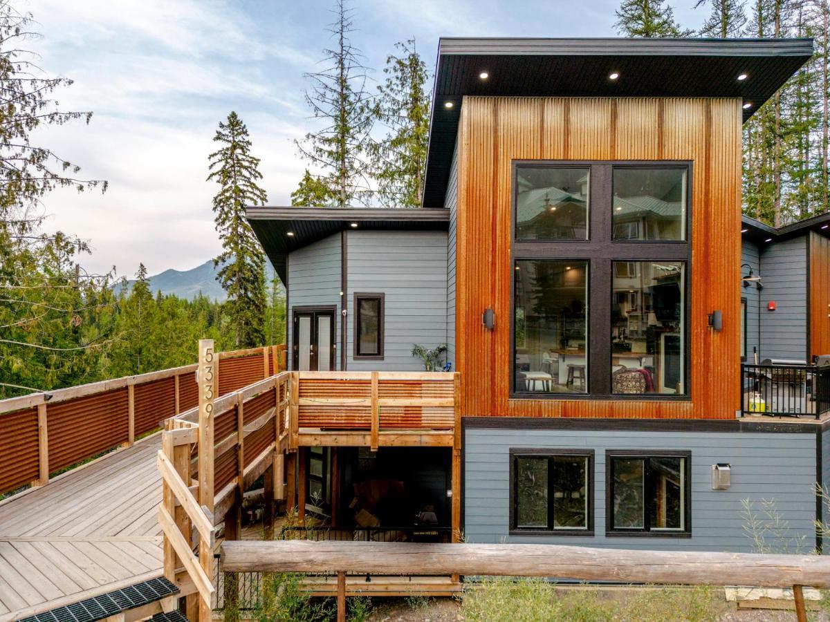 Ski In Ski Out With Huge Game Room And Hot Tub Fernie Zewnętrze zdjęcie