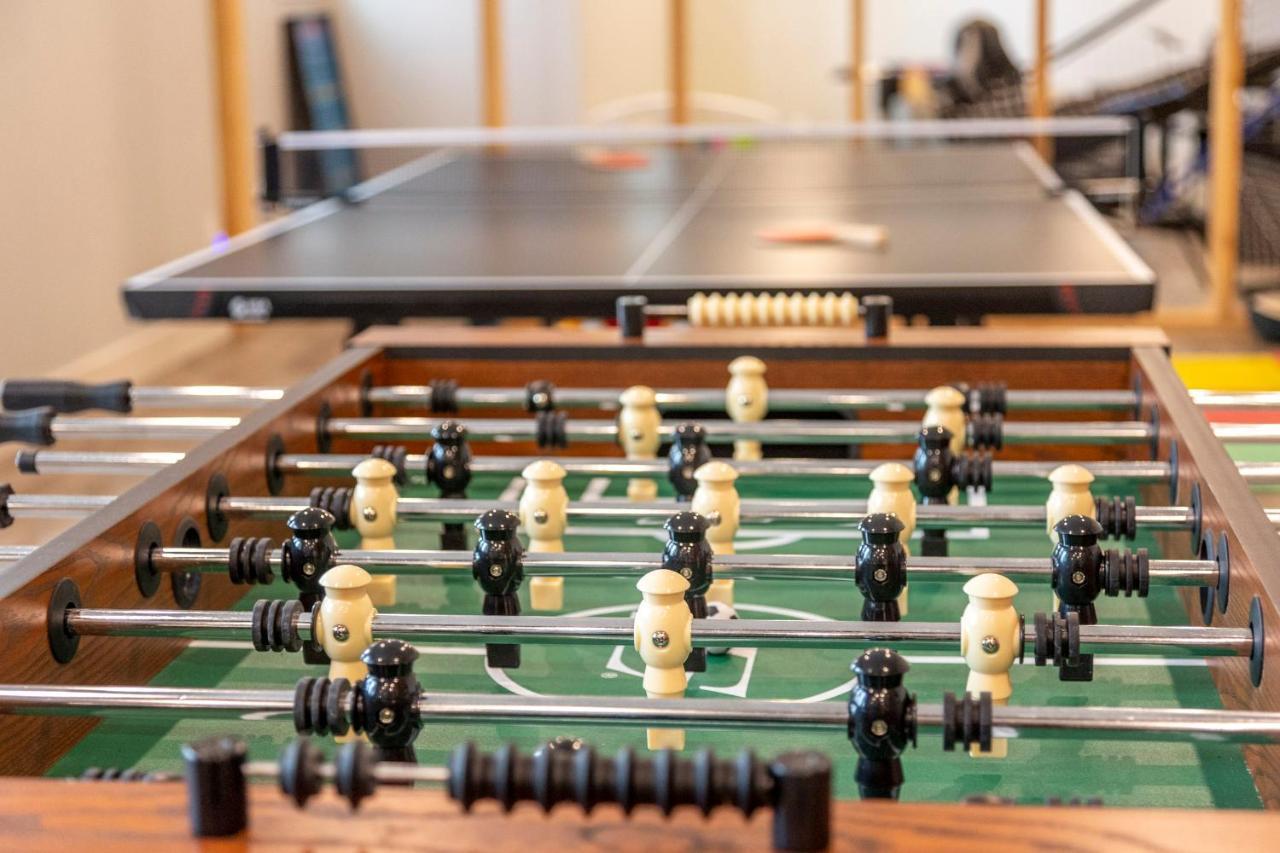 Ski In Ski Out With Huge Game Room And Hot Tub Fernie Zewnętrze zdjęcie